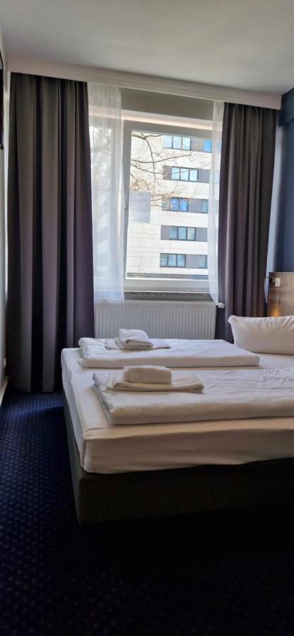 Hotel Mercedes/Centrum Hamburg Bagian luar foto